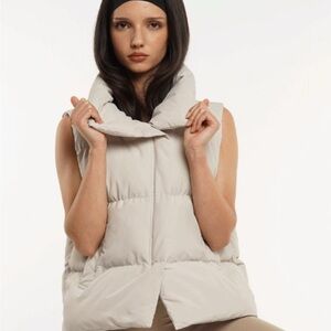 Tik Tok Famous GO.GG Oat Color Puffer Vest Size XXL Oversized Quilted new